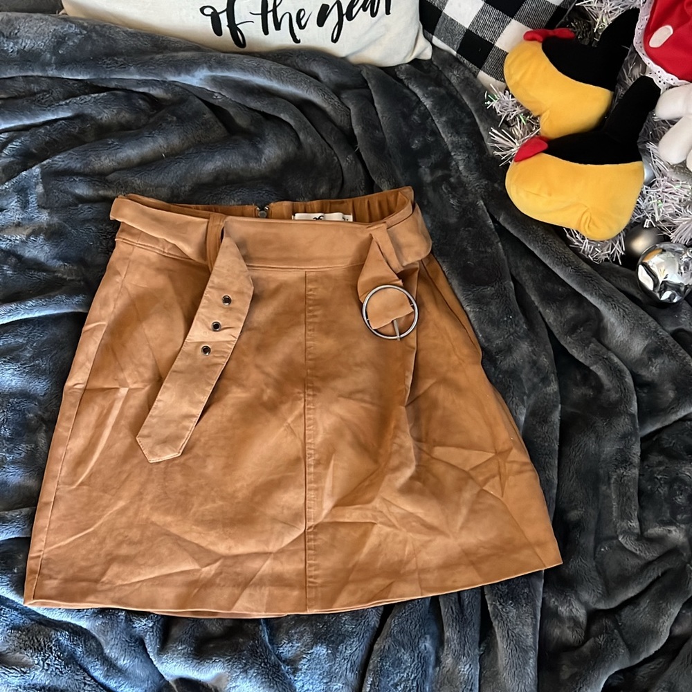 Hollister tan skirt size xs